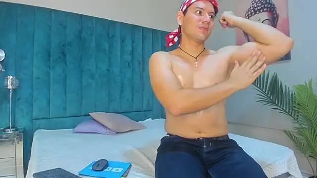 Snapshot of DhannLee chatting on November 17, 2025, 1:15 pm DhannLee online show from November 17, 2025, 1:15 pm