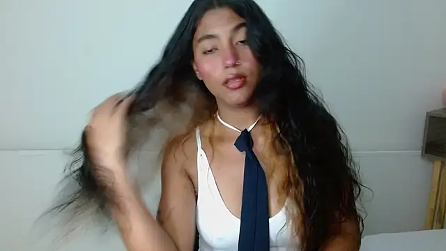 Bia LuxBia Lux online show from February 4, 2026, 8:15 pm