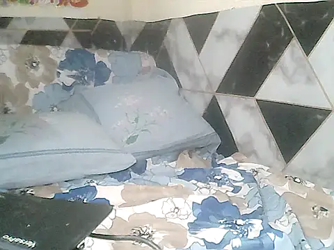 loriepinay46 online show from December 18, 2025, 11:19 pm