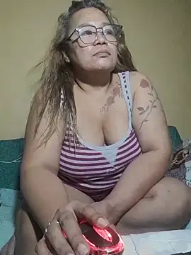 Snapshot of loriepinay46 chatting on August 4, 2026, 4:00 pm loriepinay46 online show from August 4, 2026, 4:00 pm