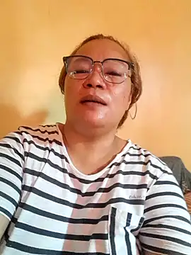 Snapshot of loriepinay46 chatting on June 8, 2026, 8:04 am loriepinay46 online show from June 8, 2026, 8:04 am