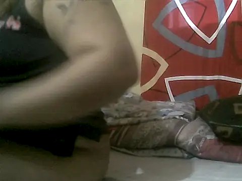 loriepinay46 online show from February 11, 2026, 11:04 pm