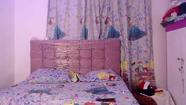 AishaOwens online show from December 16, 2025, 8:02 pm