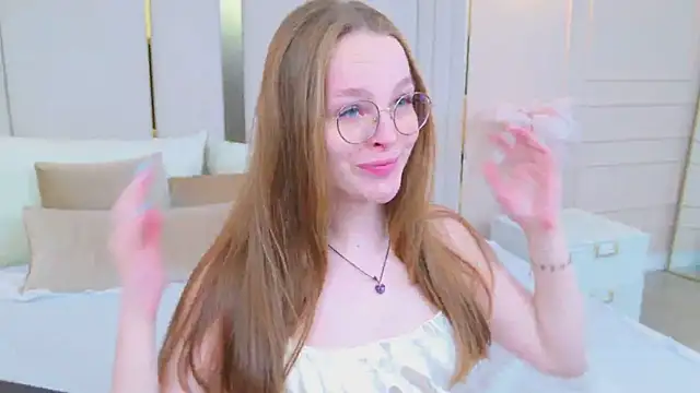 MadisonSmitt online show from June 17, 2026, 5:29 am