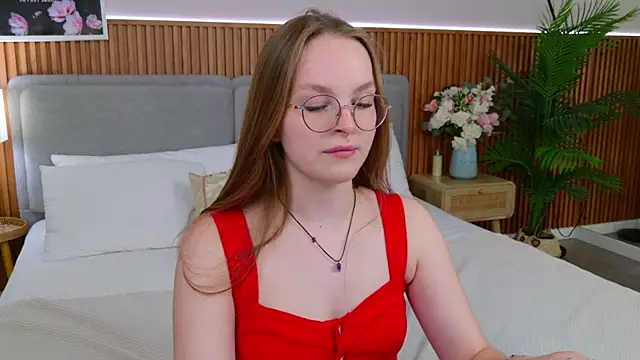 MadisonSmitt online show from June 19, 2026, 5:13 am