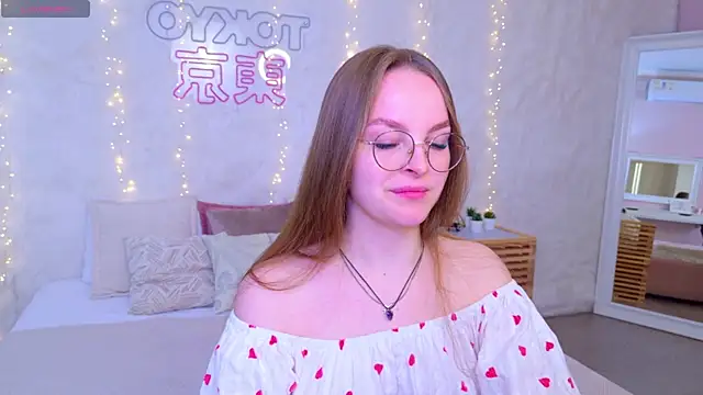 MadisonSmitt online show from April 30, 2026, 5:03 am