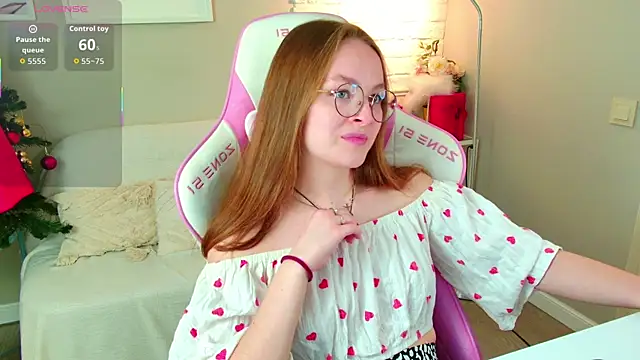 MadisonSmitt online show from December 3, 2025, 5:08 am