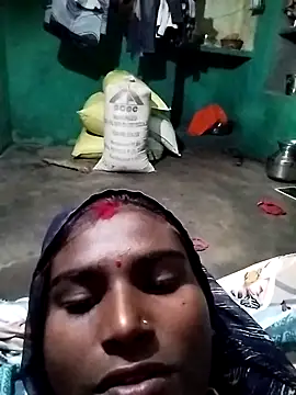 Snapshot of Big_Lovexx chatting on November 17, 2025, 5:50 pm Big Lovexx online show from November 17, 2025, 5:50 pm