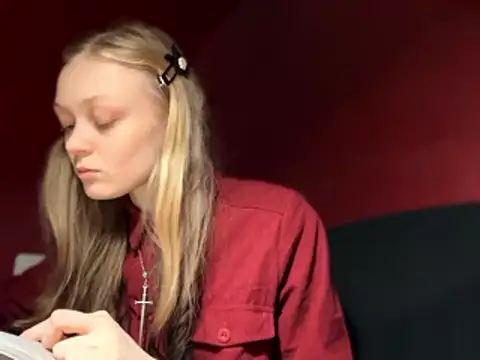 Snapshot of moonlight_fiend chatting on January 6, 2026, 1:04 pm moonlight fiend online show from January 6, 2026, 1:04 pm