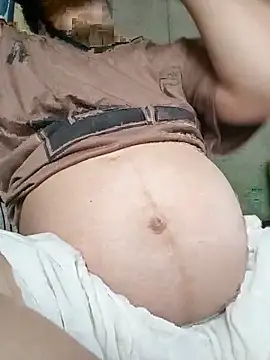 Snapshot of Micky_baby chatting on May 23, 2026, 6:01 am Micky baby online show from May 23, 2026, 6:01 am