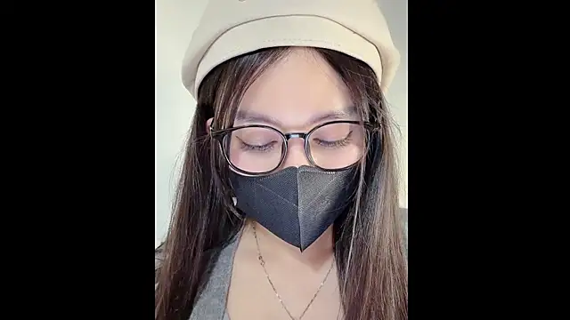 MiCandy-Lovee online show from November 19, 2025, 1:22 pm