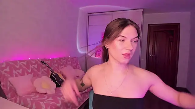 luna lust 212 online show from June 15, 2026, 4:23 am