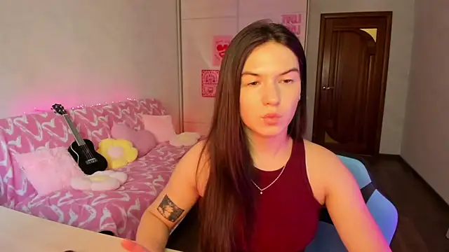 luna lust 212 online show from June 25, 2026, 4:10 am