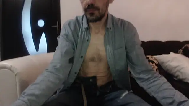 Snapshot of Dale_E chatting on November 18, 2025, 6:17 am Dale E online show from November 18, 2025, 6:17 am