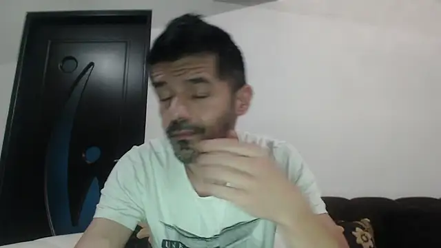 Snapshot of Dale_E chatting on December 2, 2025, 5:53 am Dale E online show from December 2, 2025, 5:53 am