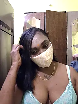 Snapshot of Dharshini98 chatting on February 28, 2026, 8:30 pm Dharshini98 online show from February 28, 2026, 8:30 pm