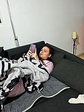 Snapshot of 7milo chatting on February 15, 2026, 7:02 pm 7milo online show from February 15, 2026, 7:02 pm