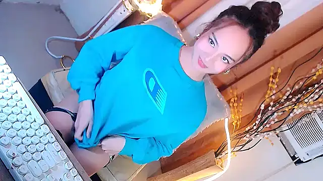 Snapshot of Natasha_Sweetx chatting on February 5, 2026, 12:23 pm Natasha Sweetx online show from February 5, 2026, 12:23 pm