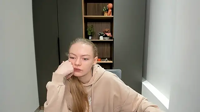 Snapshot of ElaneComiso chatting on November 15, 2025, 5:33 am ElaneComiso online show from November 15, 2025, 5:33 am