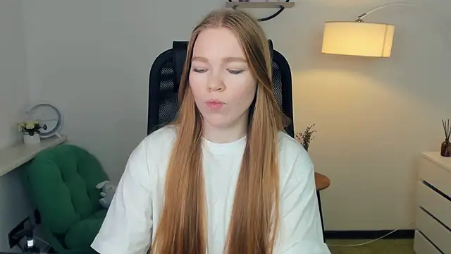 LavetaShiroma online show from November 23, 2025, 9:36 pm