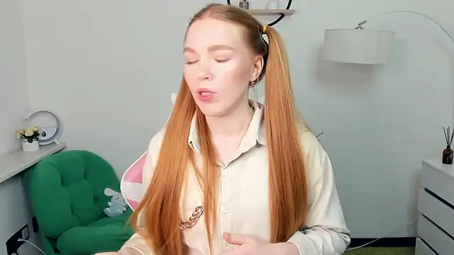 LavetaShiroma online show from December 2, 2025, 7:37 pm