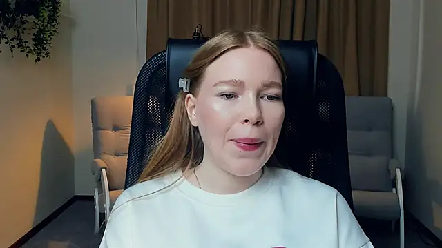 Snapshot of LavetaShiroma chatting on November 15, 2025, 12:42 pm LavetaShiroma online show from November 15, 2025, 12:42 pm