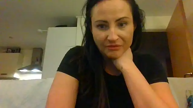 jasmine38england online show from May 6, 2026, 10:14 pm