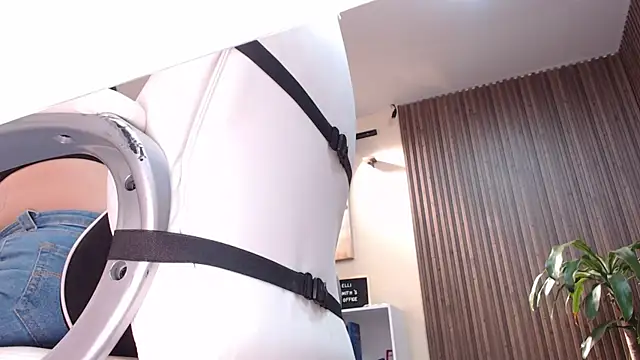 ElliSmith online show from February 3, 2026, 7:19 pm