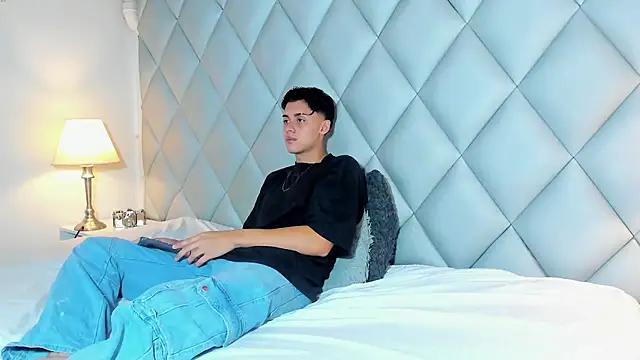 Snapshot of ZeusBrant chatting on March 7, 2026, 2:00 pm ZeusBrant online show from March 7, 2026, 2:00 pm