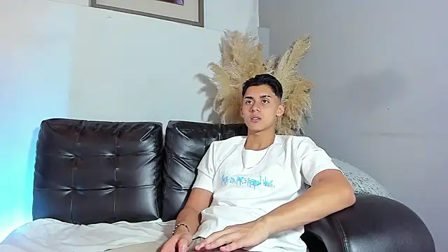 Snapshot of ZeusBrant chatting on March 21, 2026, 1:48 pm ZeusBrant online show from March 21, 2026, 1:48 pm