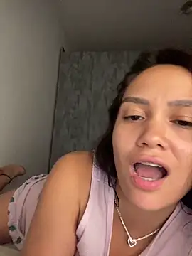 carolsapequinha online show from February 10, 2026, 2:43 am