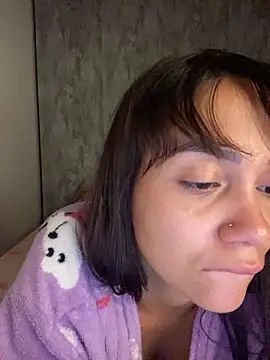 carolsapequinha online show from May 13, 2026, 9:05 am