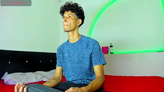 kaiborman00 online show from March 2, 2026, 4:02 am