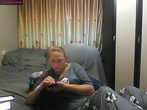 Snapshot of JenniDeep chatting on July 23, 2026, 3:52 pm JenniDeep online show from July 23, 2026, 3:52 pm