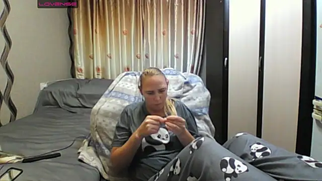 Snapshot of JenniDeep chatting on June 21, 2026, 3:51 pm JenniDeep online show from June 21, 2026, 3:51 pm