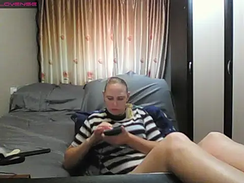 Snapshot of JenniDeep chatting on June 26, 2026, 10:10 am JenniDeep online show from June 26, 2026, 10:10 am