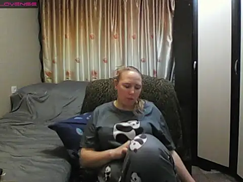JenniDeep online show from April 21, 2026, 3:29 pm