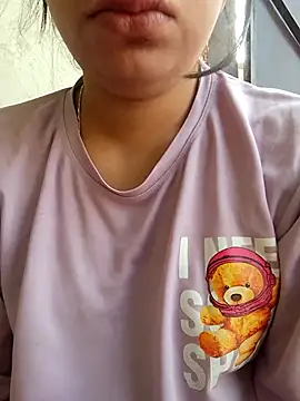 Snapshot of isha_sharma2002 chatting on December 2, 2025, 4:14 am isha sharma2002 online show from December 2, 2025, 4:14 am