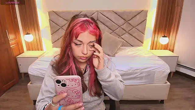 Laracooper  online show from February 9, 2026, 7:12 pm