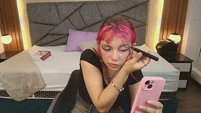 Laracooper  online show from March 5, 2026, 7:43 pm