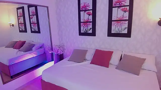 Snapshot of Martina_077 chatting on December 4, 2025, 12:15 pm Martina 077 online show from December 4, 2025, 12:15 pm