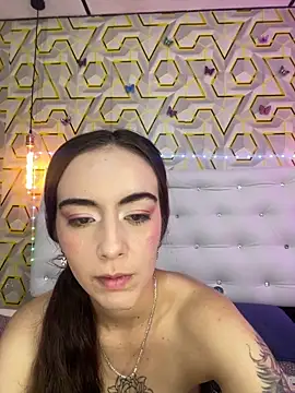 MelanyyJhonson15 online show from May 4, 2026, 3:21 am