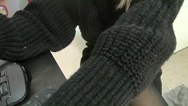 secretcouple 00 online show from November 27, 2025, 2:28 pm