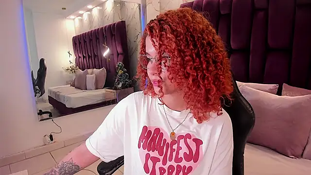 avrilwaynee online show from December 2, 2025, 11:23 am