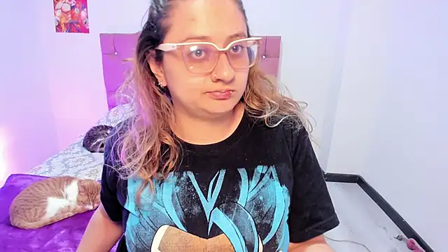 Snapshot of AnnieAtHome chatting on November 20, 2025, 9:15 pm AnnieAtHome online show from November 20, 2025, 9:15 pm