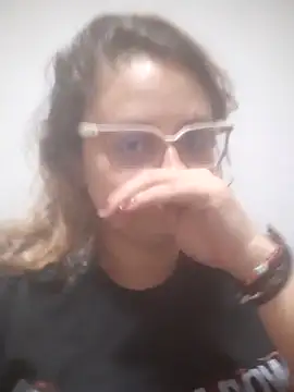 Snapshot of AnnieAtHome chatting on November 14, 2025, 10:24 pm AnnieAtHome online show from November 14, 2025, 10:24 pm