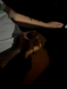 julianlondo111 online show from November 14, 2025, 2:04 am