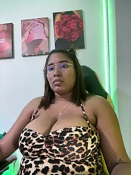 Snapshot of morena-2025 chatting on April 25, 2026, 11:02 pm morena-2025 online show from April 25, 2026, 11:02 pm