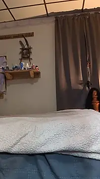 lacedinleather online show from November 13, 2025, 8:51 am