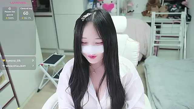 kimhyeona2005 online show from April 30, 2026, 12:01 pm